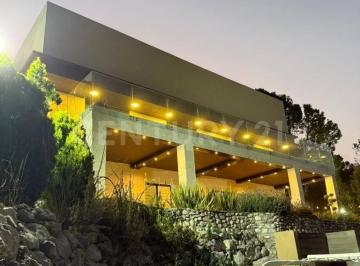 Quinta · 423m² · 3 Recámaras · 14 Estacionamientos · Venta de Quinta | en Los Lirios | Arteaga, Coahuila