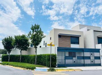 Casa de 3 habitaciones, Apodaca · Casa en Renta Cerradas del Parque Apodaca