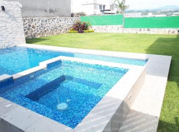 dafb03678b33cc8d4874ce9653449405f9ead195ce4dba87c168e22250987dd5 · Casa Moderna de 5 Recámaras | Doble Altura y Alberca | Cocoyoc