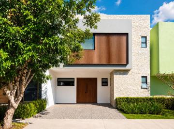 Casa en condominio de 3 habitaciones, Zapopan · Casa en Renta con 3 Recámaras, Baño Propio, Walk - in Closet, Sala de Tv y Cuarto