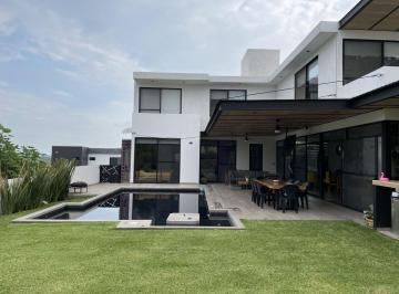 0991df72ed744da68a998f640ee7673ab40eed69528731d2525ffa754eefa16d · Casa Moderna con Alberca de Venecianos Negros | Lomas Cocoyoc