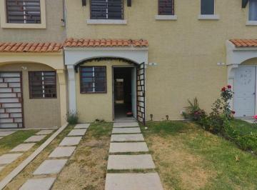 Casa en condominio de 2 habitaciones, Querétaro · Casa en Renta Frente a La Alberca en Residencial Stanza Punta Norte