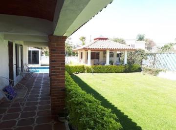 6e5e276171401a1ea290f434246555736361ed89e16d19e227cab5f7ec76de59 · Casa con Amplio Jardín y Bungalows | a Pie del Centro Comercial