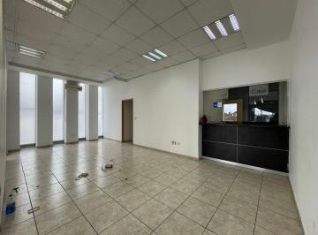 Local comercial · 110m² · 2 Estacionamientos · Local en Renta - (4)