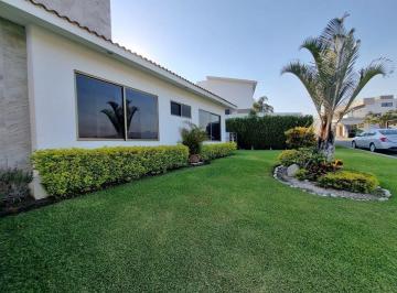 c636115dec4d290b32922d8cd4ef836633a93db80a377565fdb6cb9d3f005f38 · Casa de Una Planta con Jardín y Alberca | Lomas de Cocoyoc