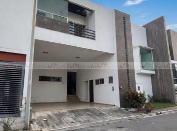 Casa · 280m² · 3 Recámaras · 2 Estacionamientos · Casa en Renta en Cumbres Elite