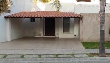 Casa · 210ha · 3 Recámaras · 2 Estacionamientos · Casa de Una Planta en Renta en Coto San Nicolas