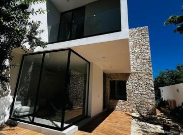 Casa · 232m² · 3 Recámaras · 2 Estacionamientos · Casa en Venta en Vía Cumbres | Alberca | 3 Recámaras | Diseño Moderno con Acabados Naturales