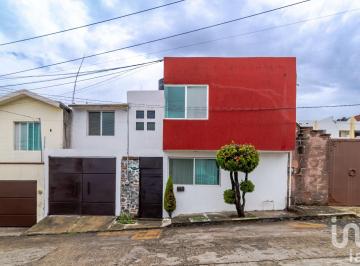 Casa · 231m² · 4 Recámaras · 1 Estacionamiento · Casa en Renta con Acceso Controlado Tzompantle 3 Recámaras $15,000 Amplia y Segura