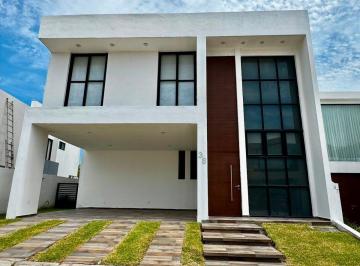 580e55d287bcd0f2d75096e8ed569619f9b8f17113bd93a98134185ba16bb56d · Casa en Venta en Veracruz con Alberca en Fracc. Punta Tiburón