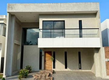 edf5b136d755099f980af02fa3a0287c541bd5801e7e63c0ba85463f0e471c0f · Casa en Venta en Veracruz Fracc. Los Manantiales