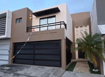 fd09311c8028f35595410c36c9b88032142853f98b672e266d9945bf933aa7a0 · Casa en Venta en Veracruz con Doble Fachada Fracc. Lomas Residencial