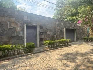 Casa · 630m² · 4 Recámaras · 2 Estacionamientos · Casa en Venta en Chimalistac