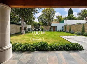 Casa · 630m² · 4 Recámaras · 2 Estacionamientos · Casa en Venta en Chimalistac