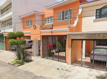 Casa de 3 habitaciones, Guadalajara · Casa en Venta Col. Bosques de La Victoria, Guadalajara