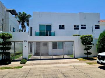 Casa en condominio · 230m² · 3 Recámaras · 2 Estacionamientos · Casa en Renta en Jardin Real
