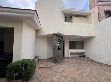 Casa · 265m² · 3 Recámaras · 2 Estacionamientos · Casa en Venta en Paseos del Sol