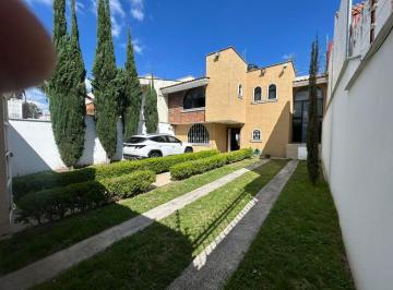 Casa de 3 habitaciones, Zapopan · Excelente Residencia con Terreno Amplio 3 Rec con Baño y Cuarto de Servicio con Baño con Terraza