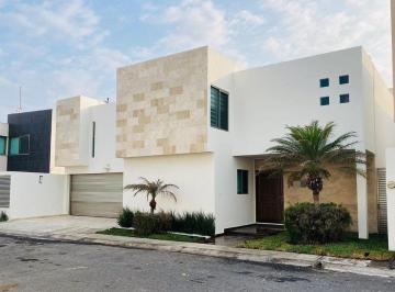 bcb9899ea123ca86db1257f6a362100131852e59b7d829512514cde40cc08684 · Casa en Venta en Veracruz Fracc. Lomas del Sol con Alberca Lado Sombra.