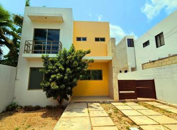 Casa · 200m² · 3 Recámaras · 2 Estacionamientos · Casa en Venta de 3 Habitaciones en Cholul