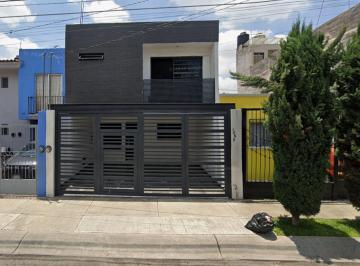 Casa de 3 habitaciones, Guadalajara · Casa en Venta Col. Los Arrayanes, Guadalajara Jal Lmb