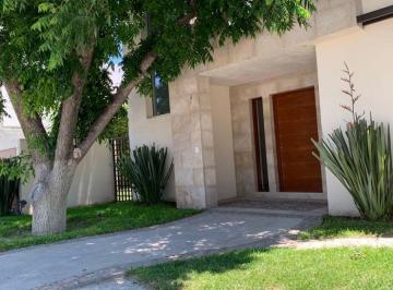 Casa de 3 habitaciones, Saltillo · Casa en Renta en Fracc. San Alberto