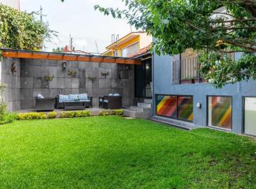 1 · Amplia Casa de 2 Niveles con Jardín de 100 m² | 4 Estacionamientos