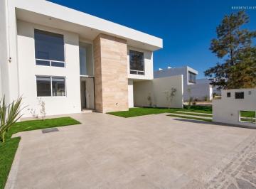 Casa · 350m² · 4 Recámaras · 3 Estacionamientos · La Campiña del Bosque