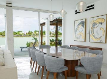 Casa en condominio · 790m² · 4 Recámaras · 3 Estacionamientos · * Casa en Venta en Cancun en El Lago, Lagos del Sol
