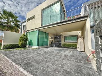 Casa · 254m² · 3 Recámaras · 2 Estacionamientos · El Refugio: Casa en Venta en Fraccionamiento Residencial El Refugio