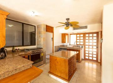Casa · 450m² · 5 Recámaras · 3 Estacionamientos · Casa en Venta o Renta en Zona Hotelera