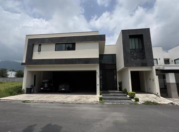 Casa · 786m² · 4 Recámaras · 3 Estacionamientos · Casa en Venta en La Joya