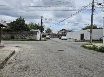 Terreno / Lote · Terreno en Venta a Una Calle de Av Yucatán