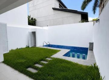 1 · Casa de Dos Pisos en Venta/residencial Arbolada