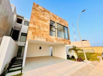7214f5e0c20eb1d060e8f59ad91331ebffed2ab21a3add51c98bb30f0946a6ca · Casa en Venta en Veracruz Fracc. Punto Lomas con Roof Top