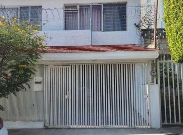 Casa de 5 habitaciones, Guadalajara · Casa en Venta - Ladron de Guevara Guadalajara Jalisco