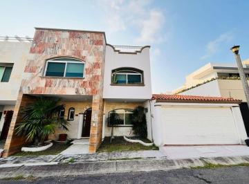 ed23854dfdf85701461965e6d9ca78d462e65a09bec08297d28b161bb94414b6 · Casa en Venta en Veracruz con 4 Hab Fracc. Lomas Residencial