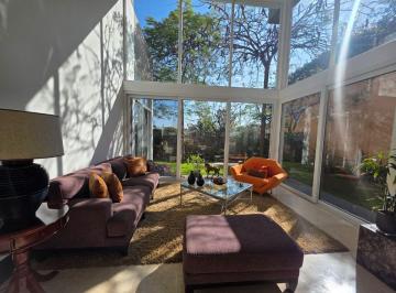 Casa de 4 habitaciones, Zapopan · Residencia de Lujo con Alberca | Cochera Para 6 Autos.