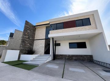 Casa · 225m² · 3 Recámaras · 2 Estacionamientos · Casa en Venta en Cimazul a Tan Solo 5 Minutos de The Park