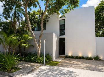 Casa de 3 habitaciones, Conkal · Casa en Renta, Dentro de Privada, con Amplio Jardín, en Conkal.