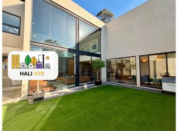 Casa · 800m² · 3 Recámaras · 3 Estacionamientos · Casa en Venta en Lomas de Tecamachalco, Jardín, Cto Servicio, Entre Otros