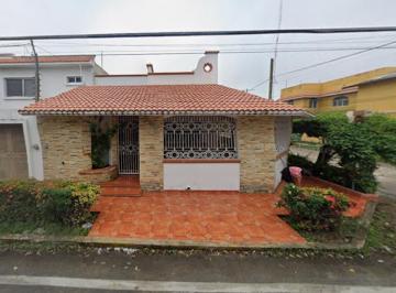 Casa de 5 habitaciones, Othón P. Blanco · Casa en Venta Col. 17 de Octubre, Chetumal Quintana Roo Lmb