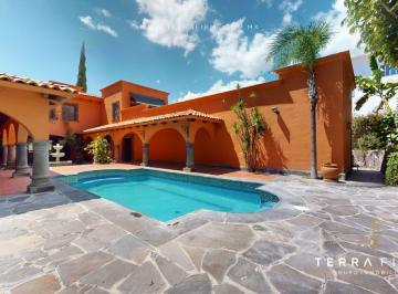 Casa de 4 habitaciones, Querétaro · Casa en Renta y Venta en Av La Rica, Villas del Mesón Juriquilla, Querétaro