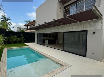 Casa · 432m² · 4 Recámaras · 4 Estacionamientos · Casa en Venta en Lagos del Sol, Cancún
