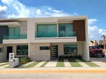 Casa de 4 habitaciones, Pachuca · Vendo Casa Privada Cerca de Centro Comercial Explanada Pachuca con Alberca y Salon de Fiesta