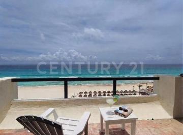 Departamento · 197m² · 2 Recámaras · 2 Estacionamientos · Venta de Penthouse 197 m² con Vista Al Mar en Cancun Ofc0525