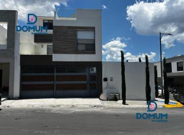 Casa · 250m² · 4 Recámaras · 5 Estacionamientos · Casa en Venta en Arborea, Sector Linneo, Garcia, N. L.