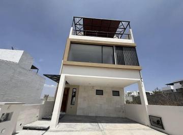Casa en condominio · 234m² · 3 Recámaras · 2 Estacionamientos · Casa en Venta con Roof Garden y Espacio Para Home Office, Acabados Premium