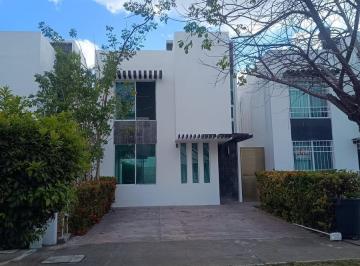 Casa · 3 Recámaras · 2 Estacionamientos · Casa en Fraccionamiento Villa Maya Residencial Cancún
