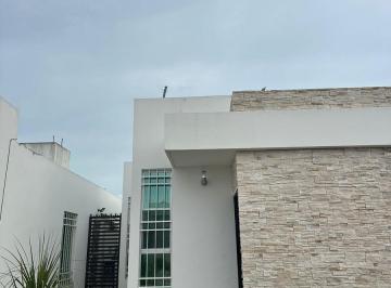 Casa · 93m² · 3 Recámaras · Se Vende Casa de 1 Nivel Ubicada en Gran Santa Fe III
